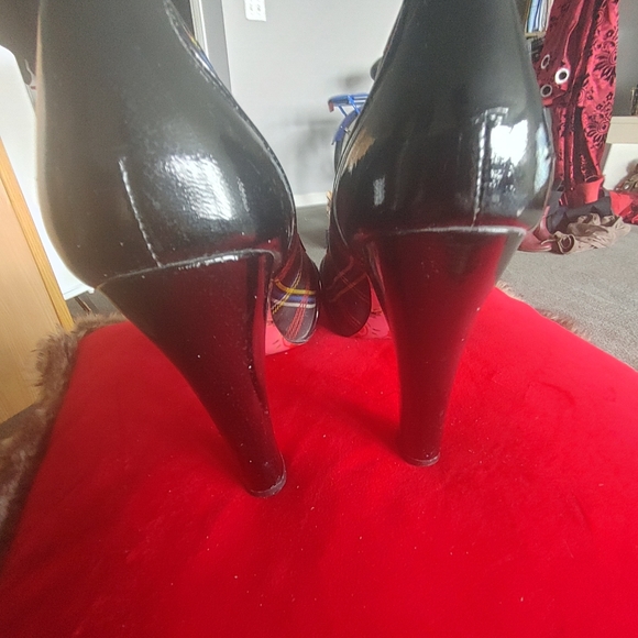 Betsy Johnson Patented Leather High Heals.Gorgeous - Picture 7 of 7
